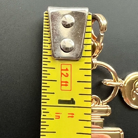 CHANEL Authentic 2023 NOVELTY HOLIDAY
No*5 PERFUME BOTTLE & CHANEL CHARM - Picture 14 of 17